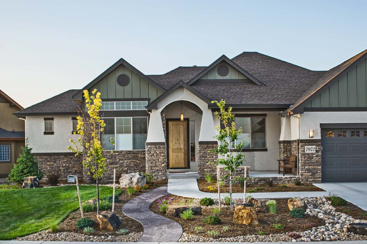 Rustic Ranch style home (ThePlanCollection: Plan #161-1113)