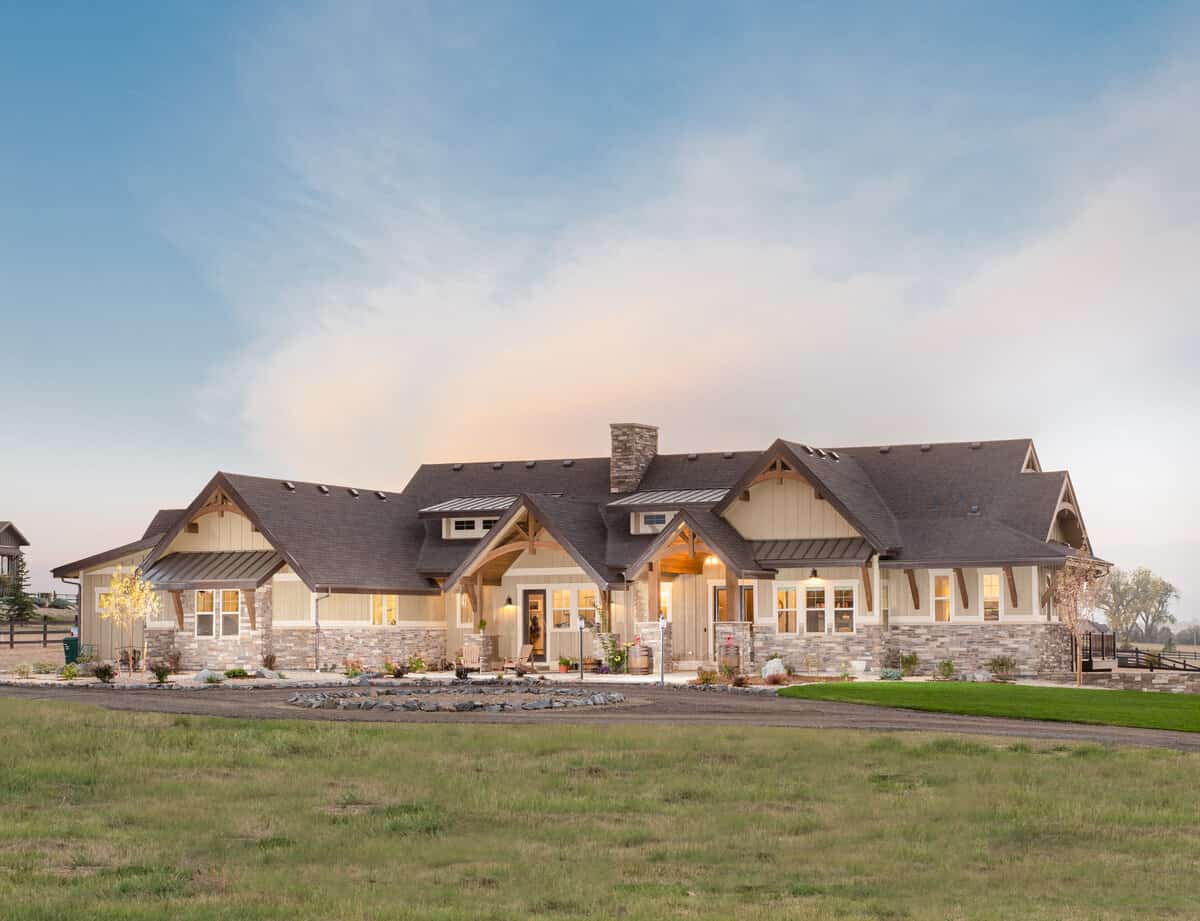 Front View of this 2-Bedroom,2889 Sq Ft Plan -161-1147