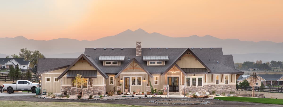 Ranch style house (ThePlanCollection: Plan #161-1147)