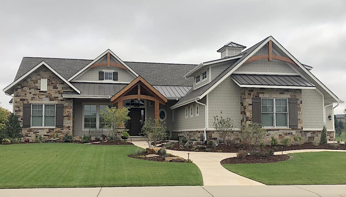 Rustic Ranch style home (ThePlanCollection: Plan #161-1150)