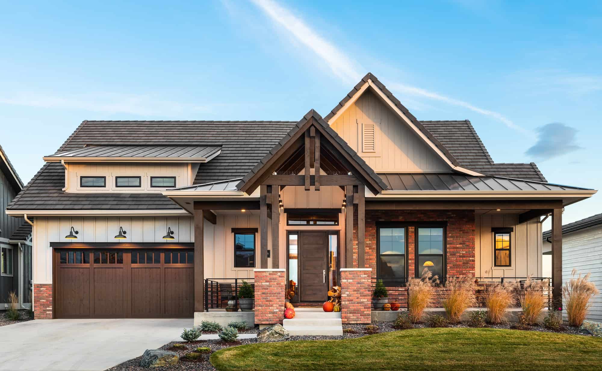Front elevation of Ranch home (ThePlanCollection: House Plan #161-1167)