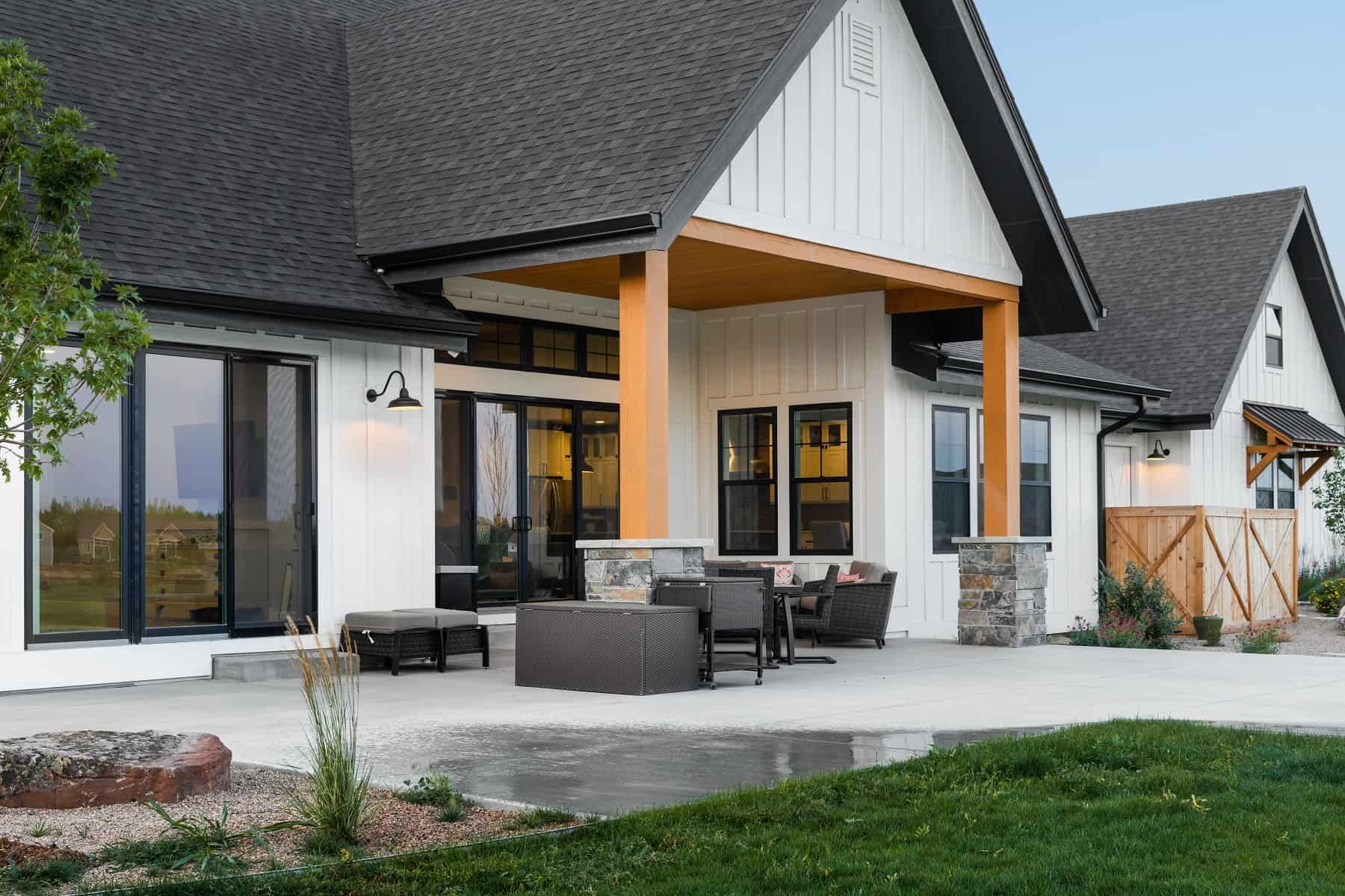 Rear View of this 2-Bedroom,3224 Sq Ft Plan -161-1220