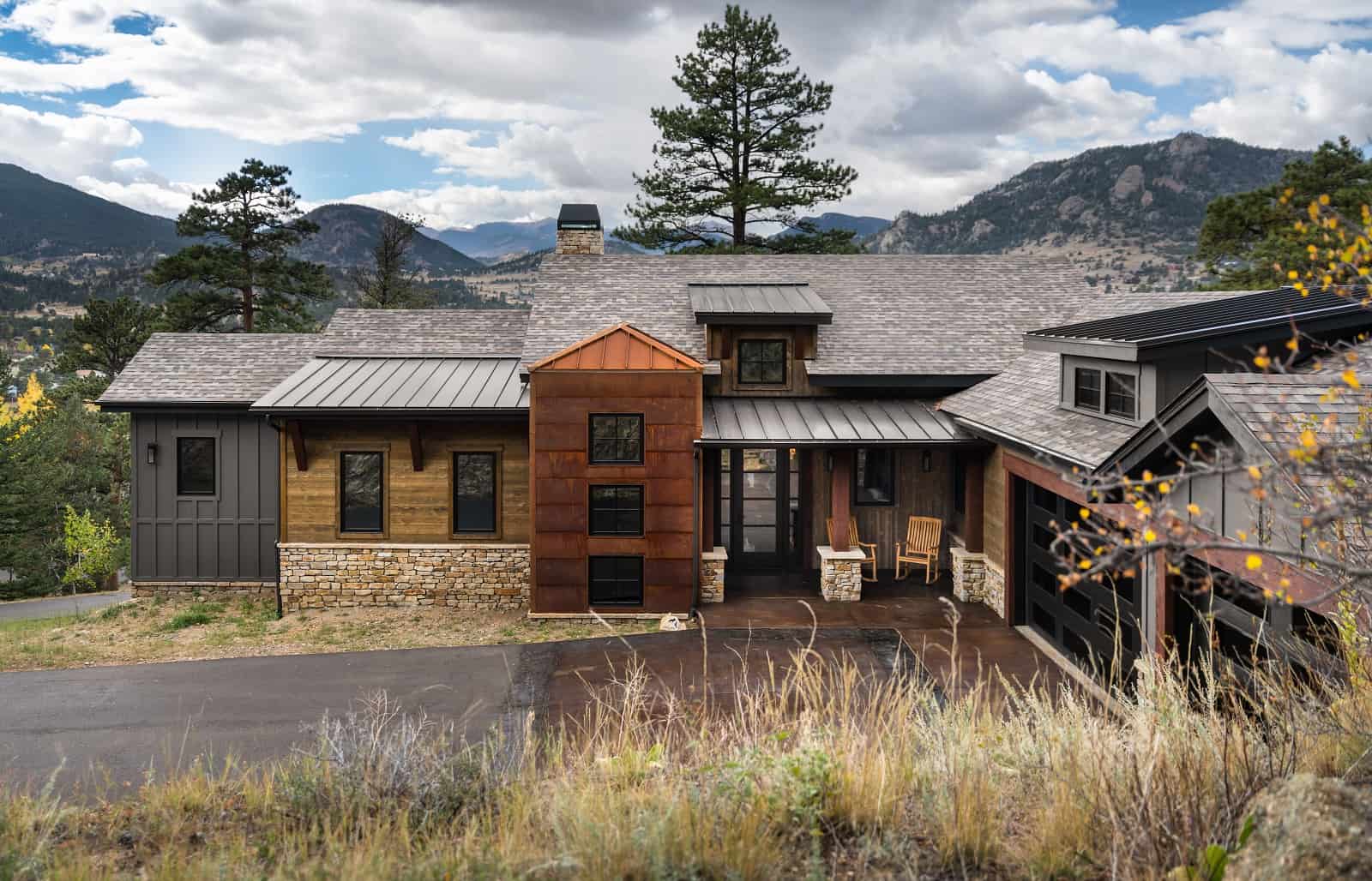 Front View of this 1-Bedroom,1924 Sq Ft Plan -161-1222