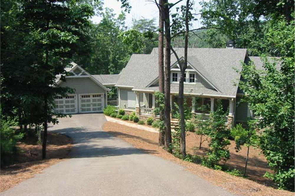 Color photograph of Country home plan (ThePlanCollection: House Plan #163-1016)