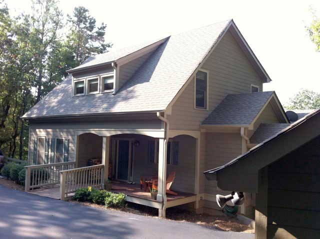 Front elevation of Country home (ThePlanCollection: House Plan #163-1018)