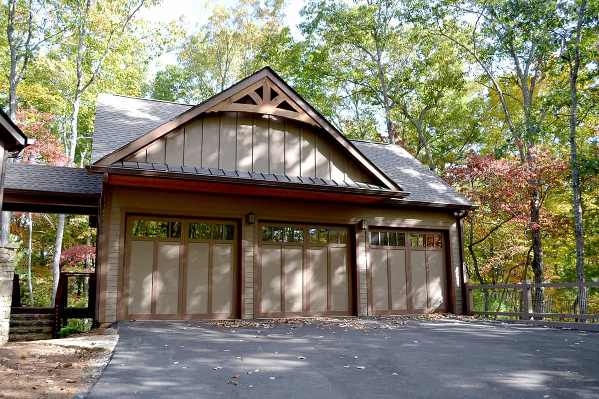 Front elevation of Garage home (ThePlanCollection: House Plan #163-1075)