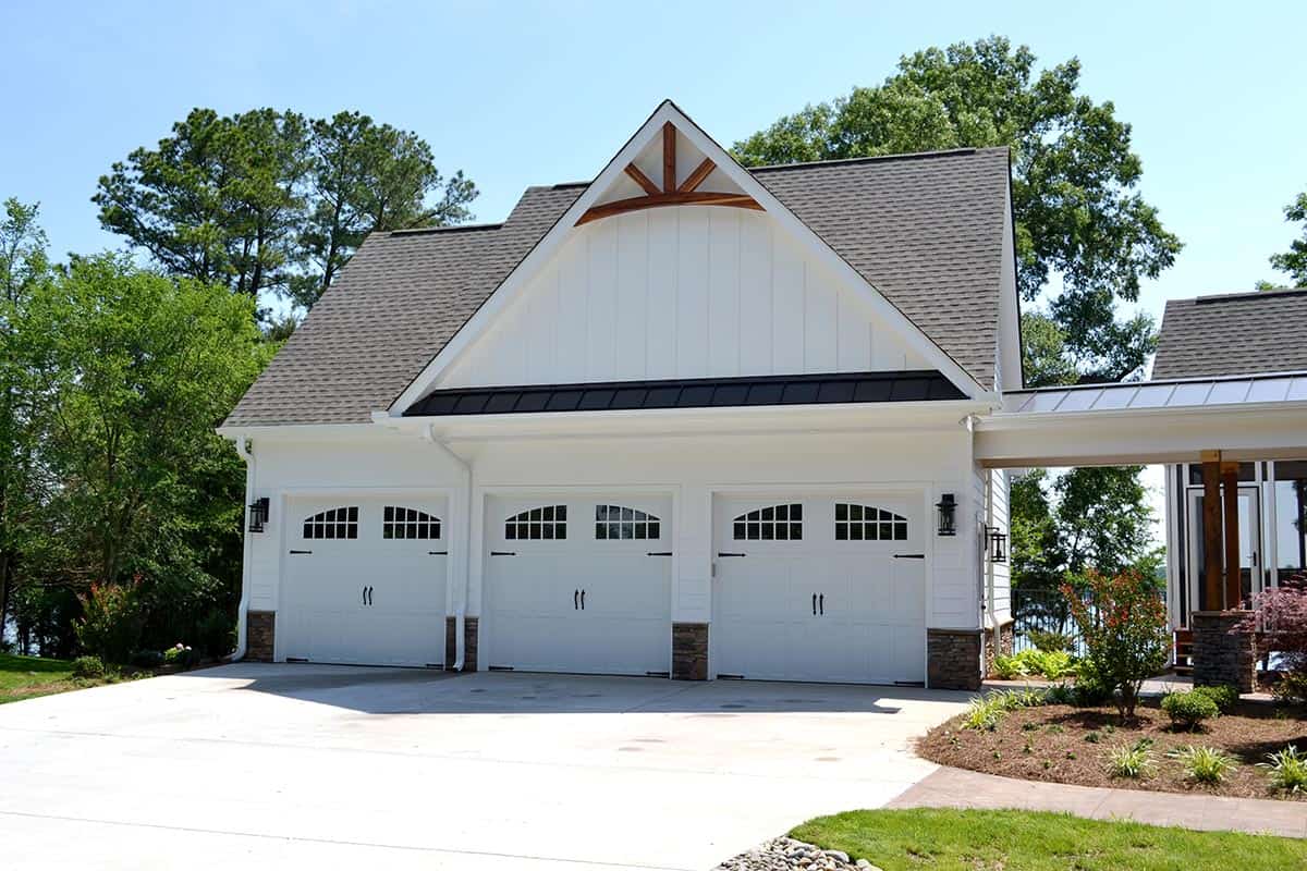 Front elevation of Garage home (ThePlanCollection: House Plan #163-1076)