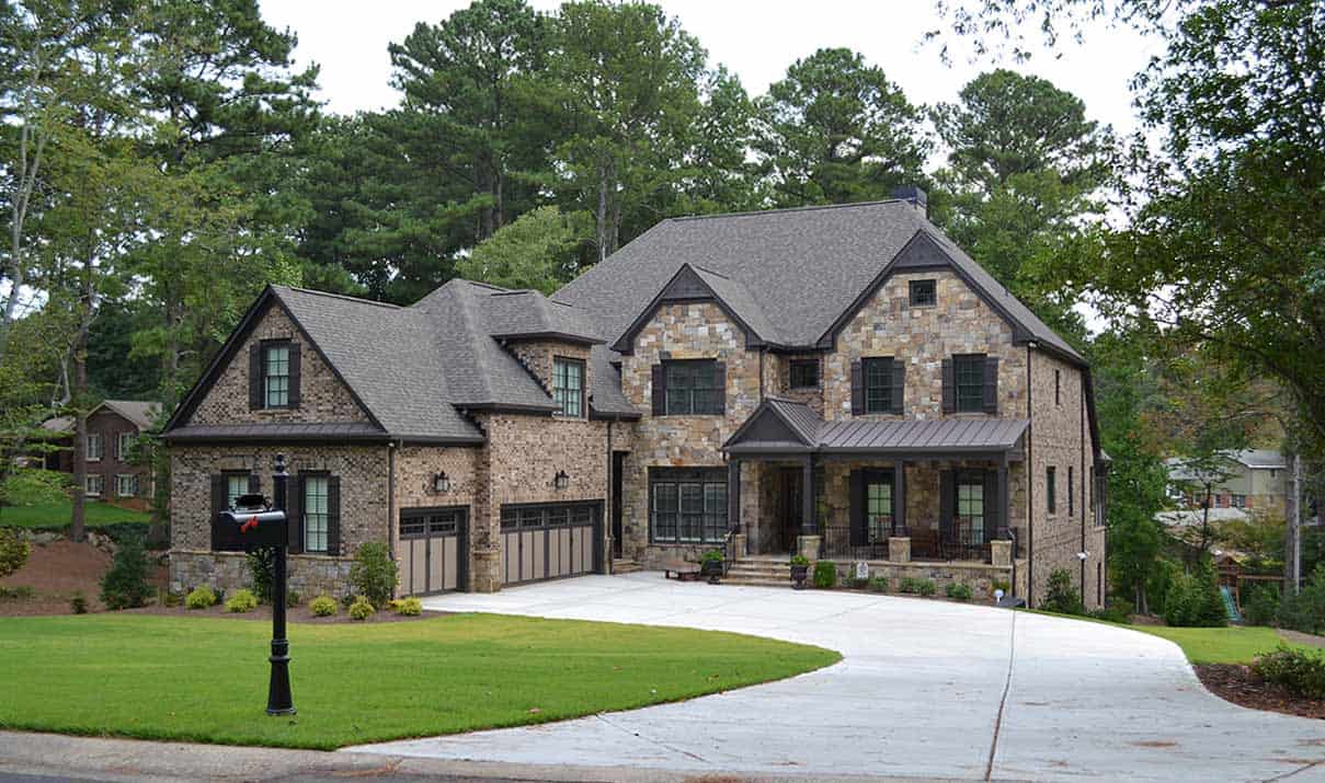 Front elevation of Traditional home (ThePlanCollection: House Plan #163-1083)
