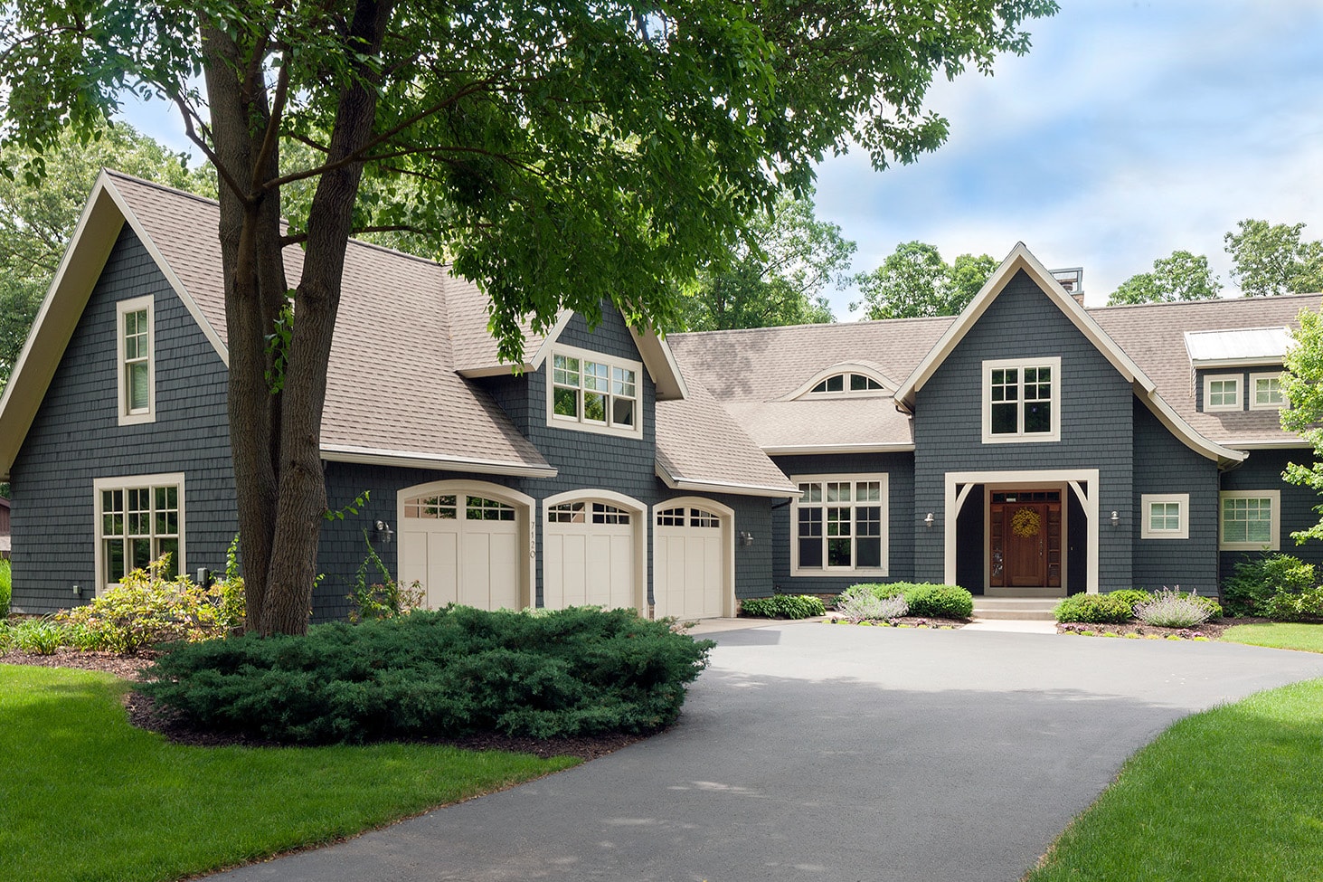 Front View of this 3-Bedroom, 3233 Sq Ft Plan - 168-1136