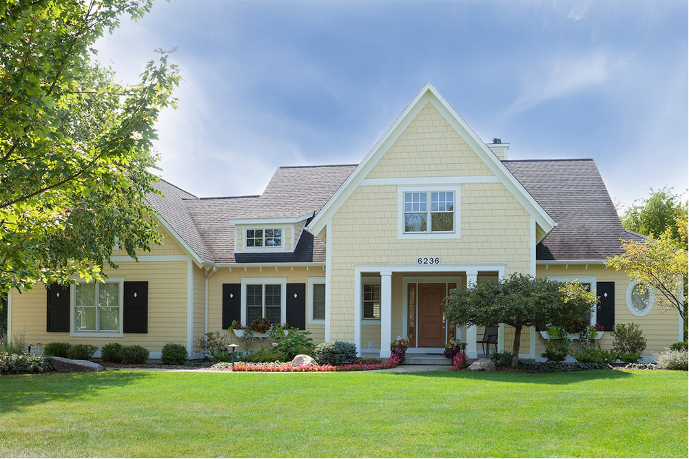 Color photograph of Traditional home plan (ThePlanCollection: House Plan #168-1140)