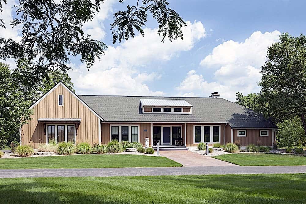 Front elevation of Ranch home (ThePlanCollection: House Plan #168-1141)