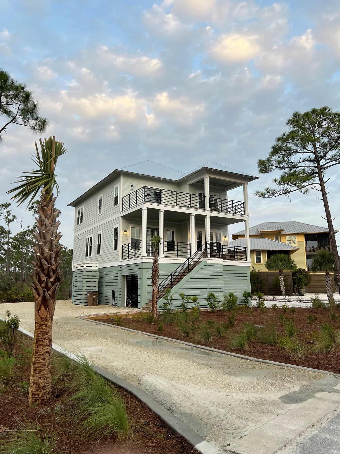Front View of this 4-Bedroom,2401 Sq Ft Plan -168-1173