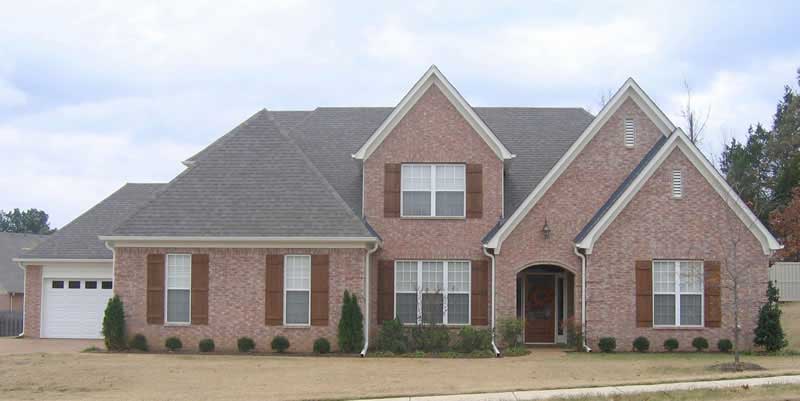 Front view of Southern home (ThePlanCollection: House Plan #170-1036)