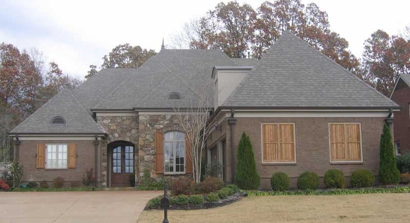 Front view of Southern home (ThePlanCollection: House Plan #170-1045)