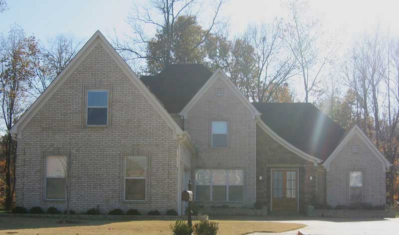 Front view of Southern home (ThePlanCollection: House Plan #170-1046)