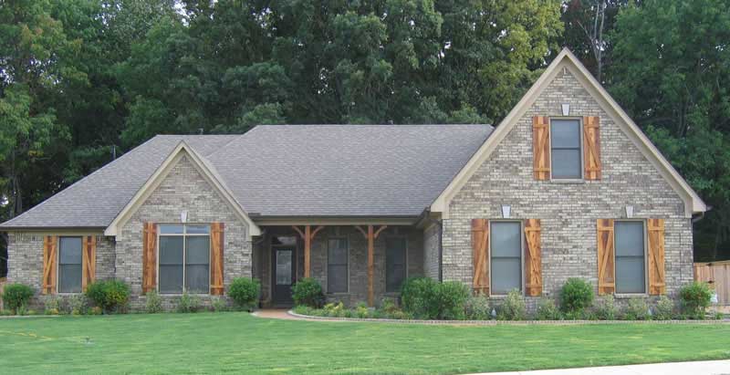 Front view of Southern home (ThePlanCollection: House Plan #170-1052)