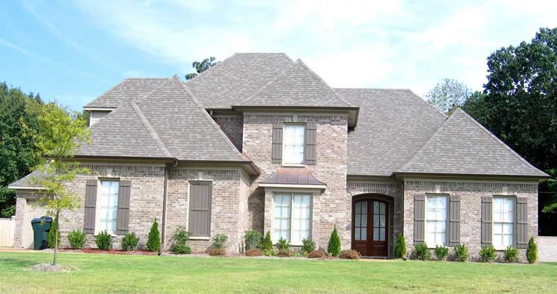 Front view of Southern home (ThePlanCollection: House Plan #170-1053)