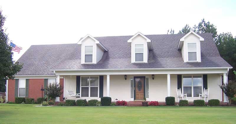 Front view of Ranch home (ThePlanCollection: House Plan #170-1057)