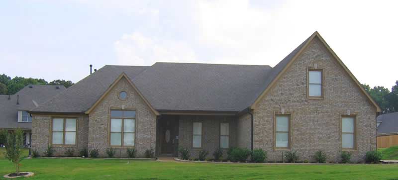 Front view of Southern home (ThePlanCollection: House Plan #170-1071)