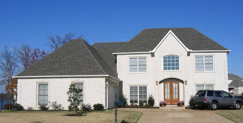 Front view of Southern home (ThePlanCollection: House Plan #170-1076)