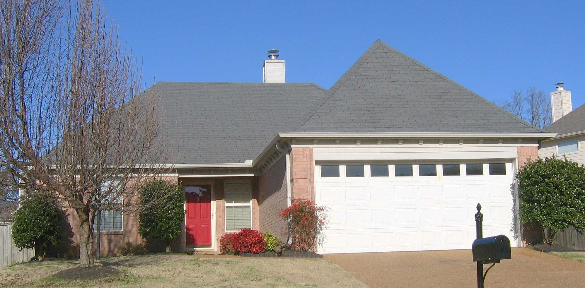 Front view of Ranch home (ThePlanCollection: House Plan #170-1077)