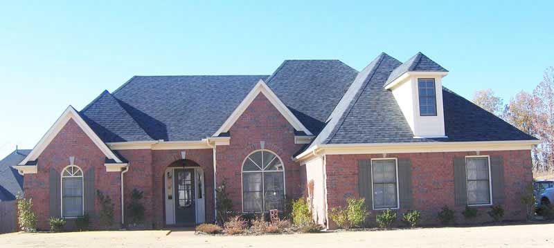 Front view of Southern home (ThePlanCollection: House Plan #170-1082)
