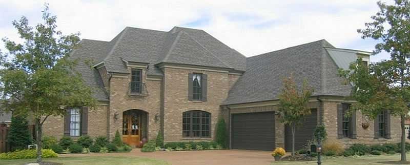 Front view of Southern home (ThePlanCollection: House Plan #170-1104)