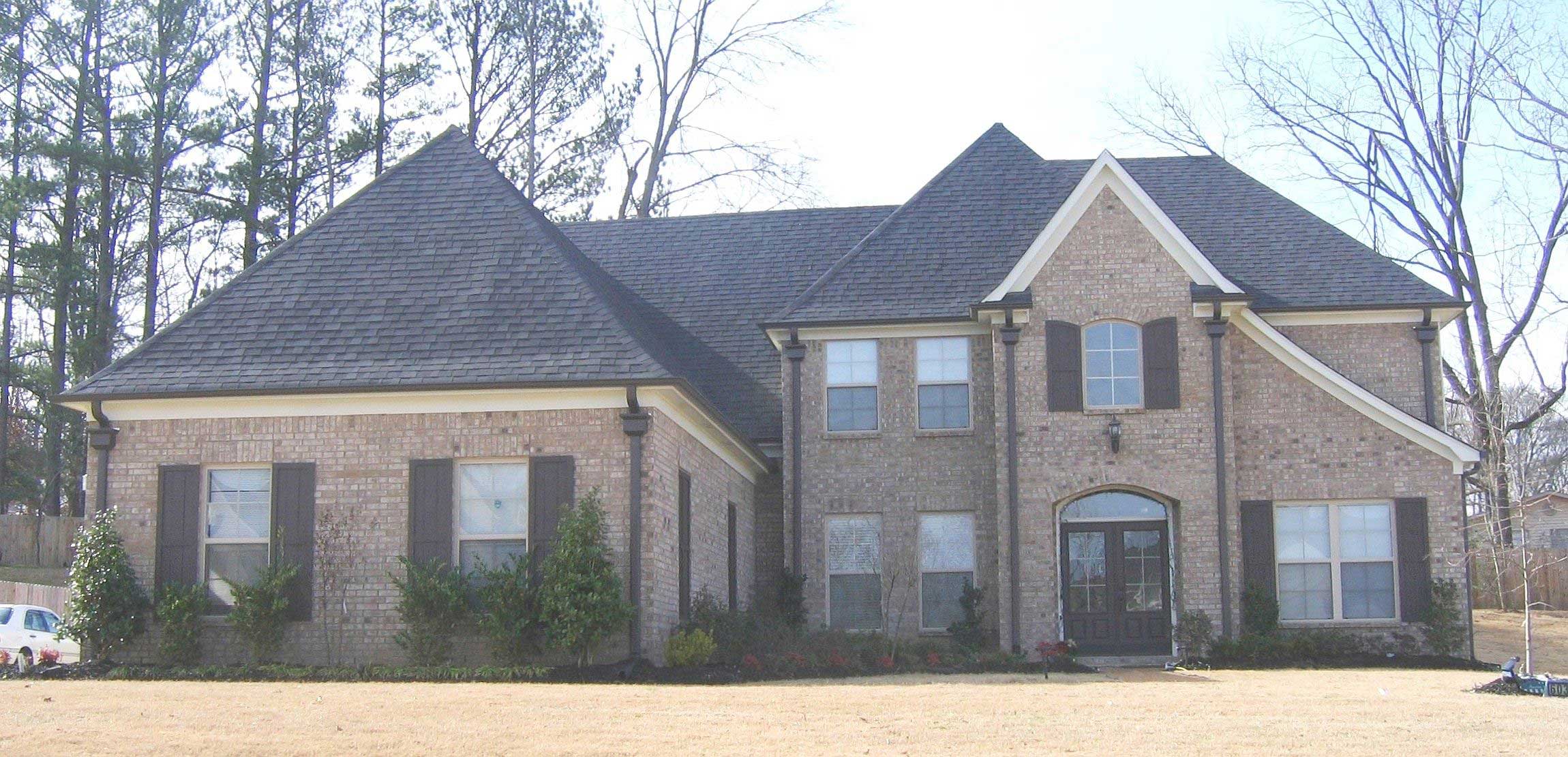 Front view of Country home (ThePlanCollection: House Plan #170-1169)