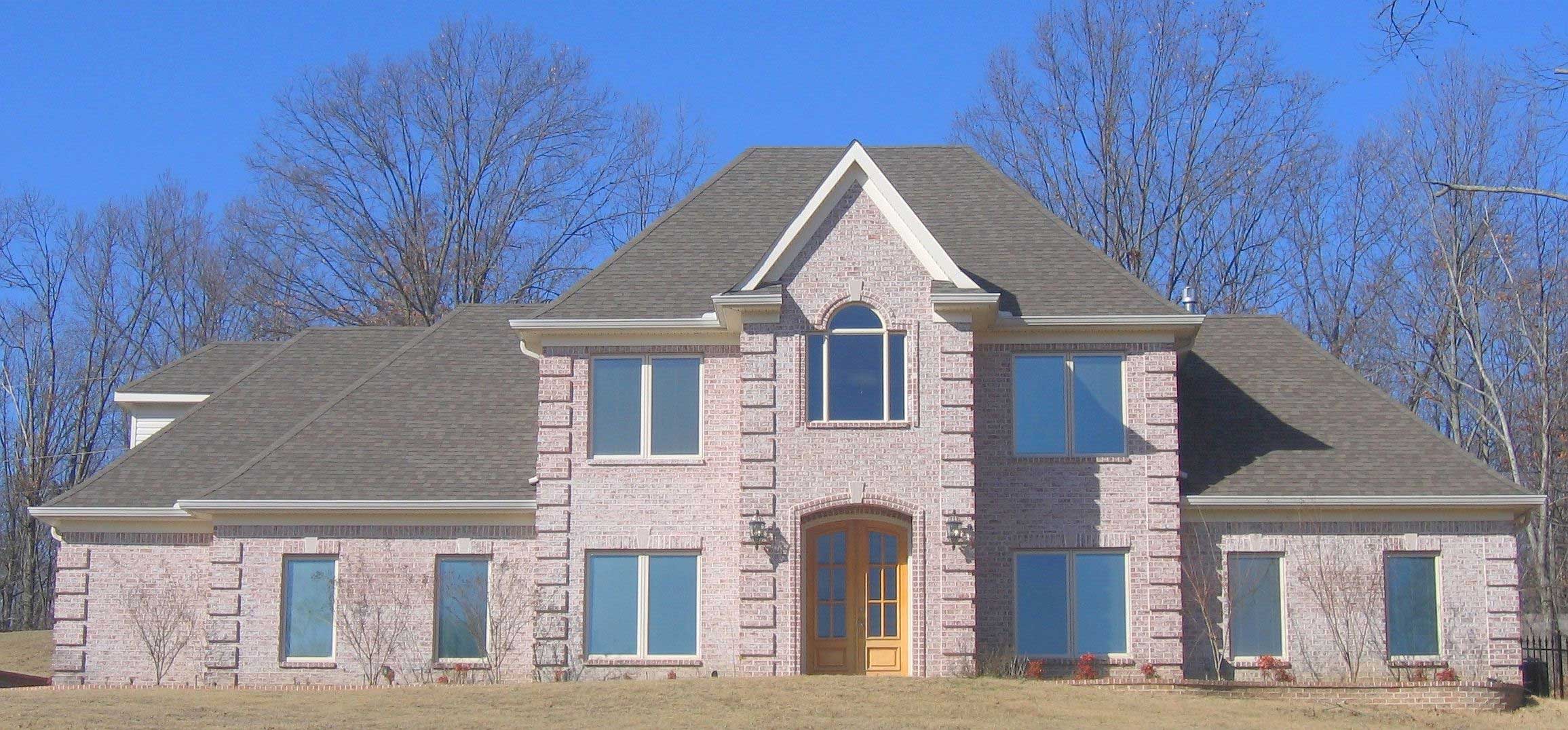 Front view of Traditional home (ThePlanCollection: House Plan #170-1181)