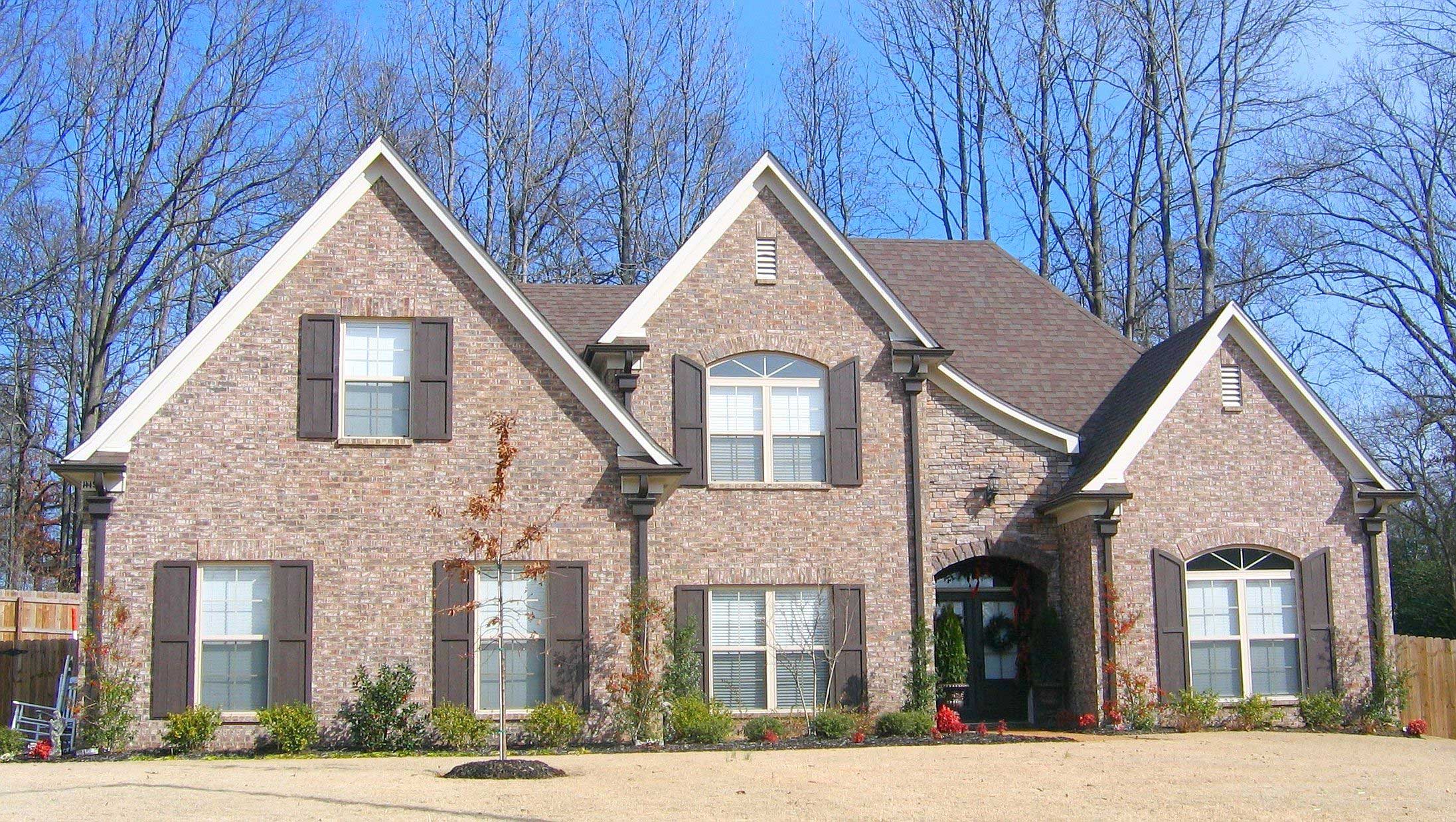Front view of Country home (ThePlanCollection: House Plan #170-1201)