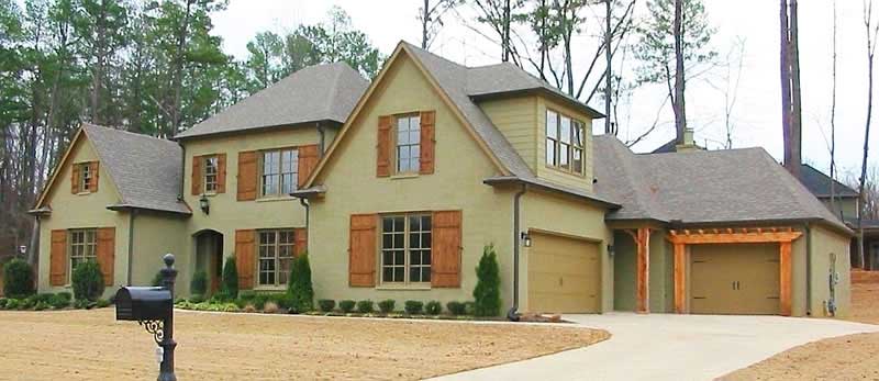 Front view of Southern home (ThePlanCollection: House Plan #170-1236)