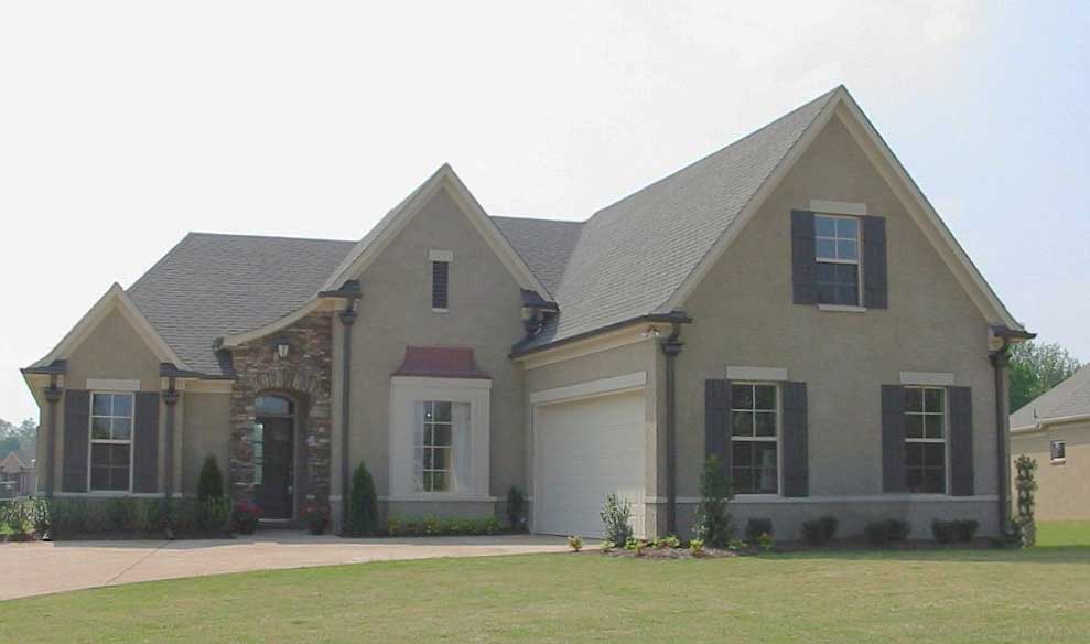 Front view of Cape Cod home (ThePlanCollection: House Plan #170-1272)