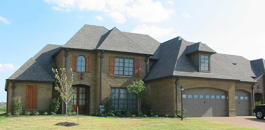 Front view of Country home (ThePlanCollection: House Plan #170-1332)