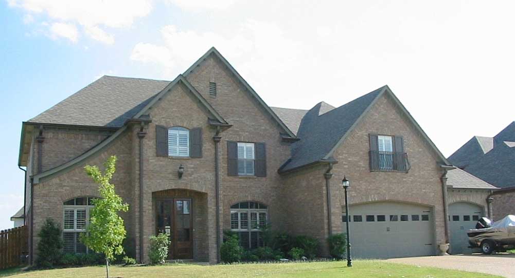 Front view of Country home (ThePlanCollection: House Plan #170-1336)