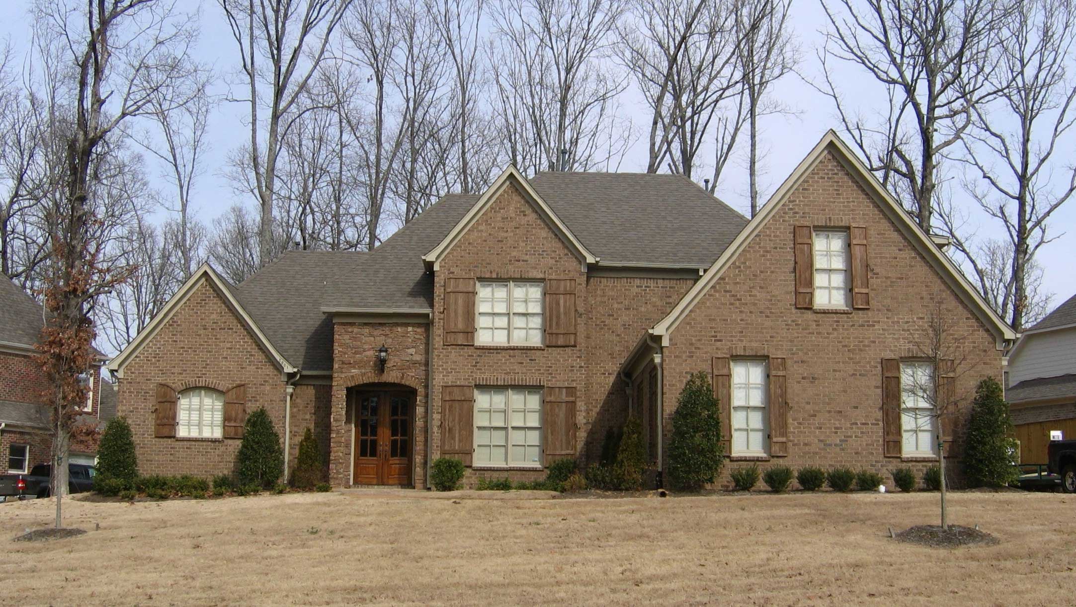 Front view of Country home (ThePlanCollection: House Plan #170-1376)