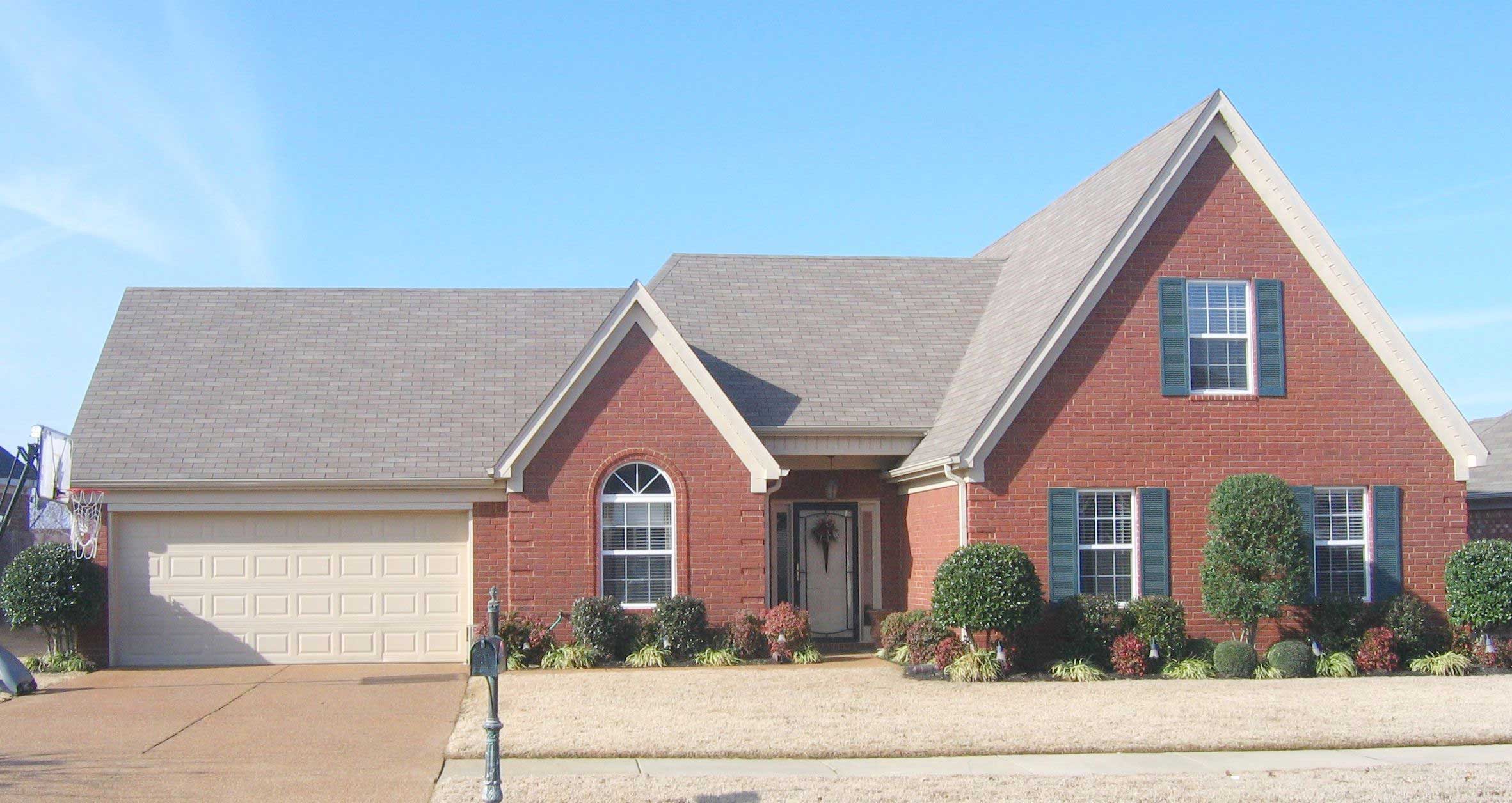 Front view of Country home (ThePlanCollection: House Plan #170-1473)