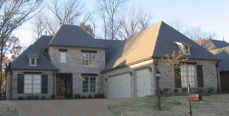 Front view of Southern home (ThePlanCollection: House Plan #170-1542)
