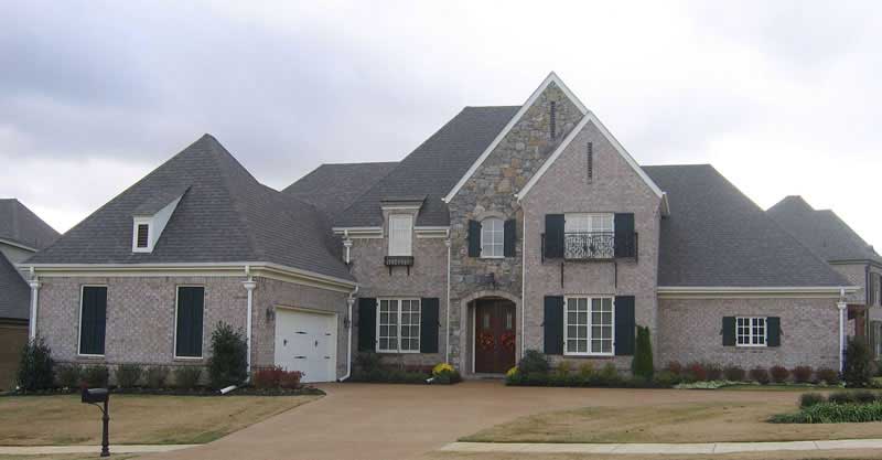 Front view of Southern home (ThePlanCollection: House Plan #170-1571)