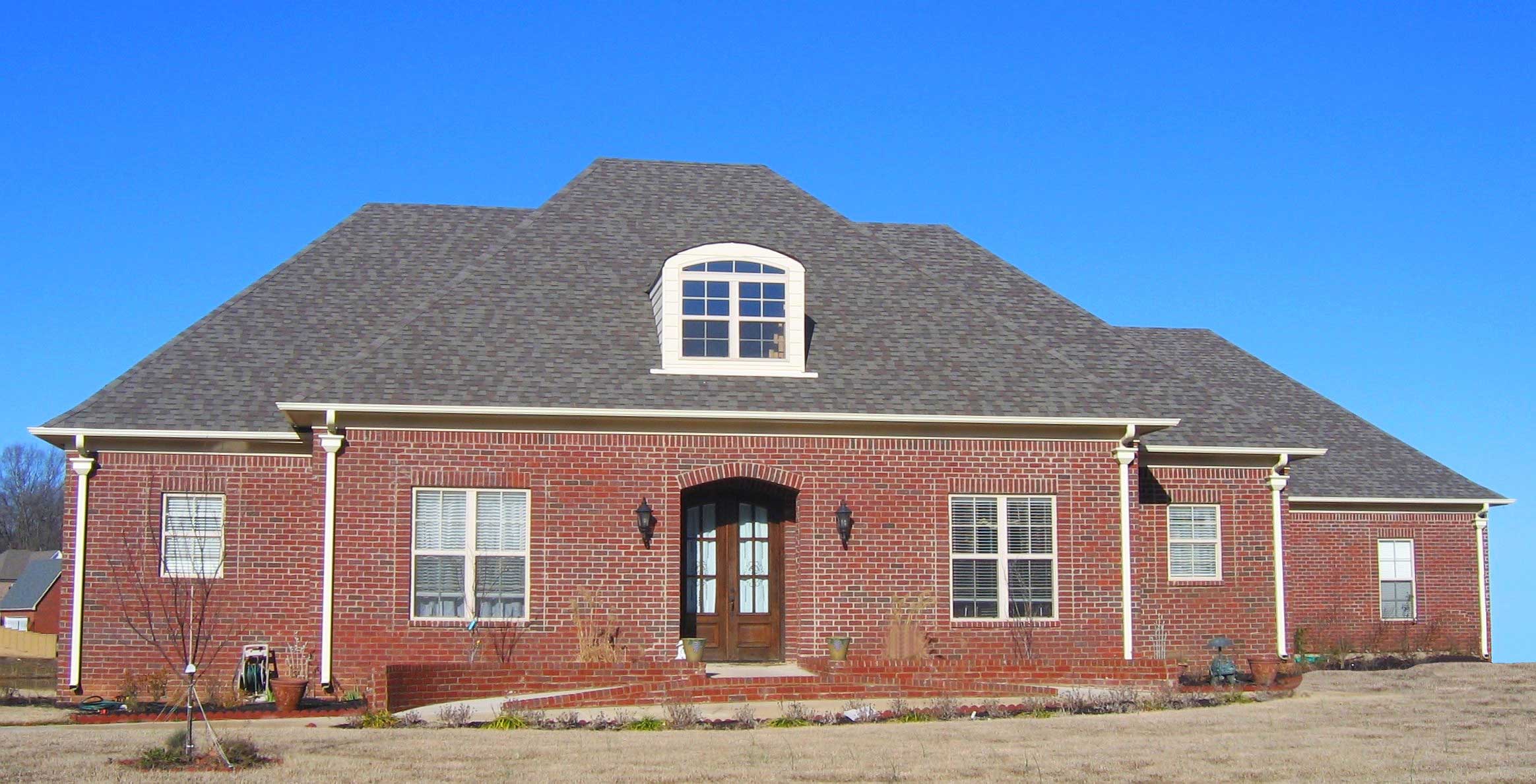 Front view of Country home (ThePlanCollection: House Plan #170-1593)