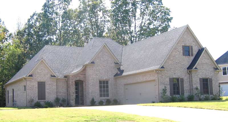 Front view of Southern home (ThePlanCollection: House Plan #170-1611)