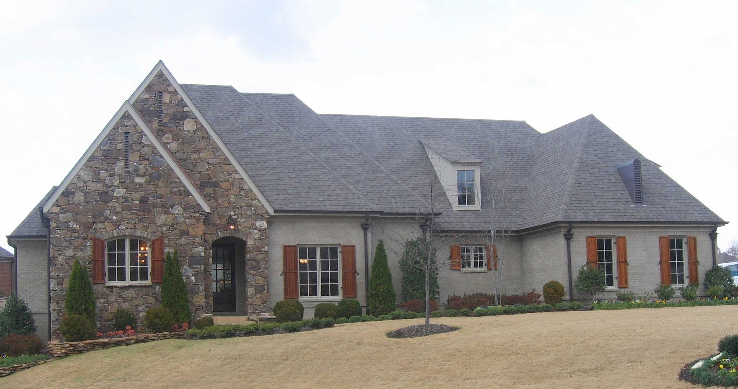 Front view of Cape Cod home (ThePlanCollection: House Plan #170-1641)