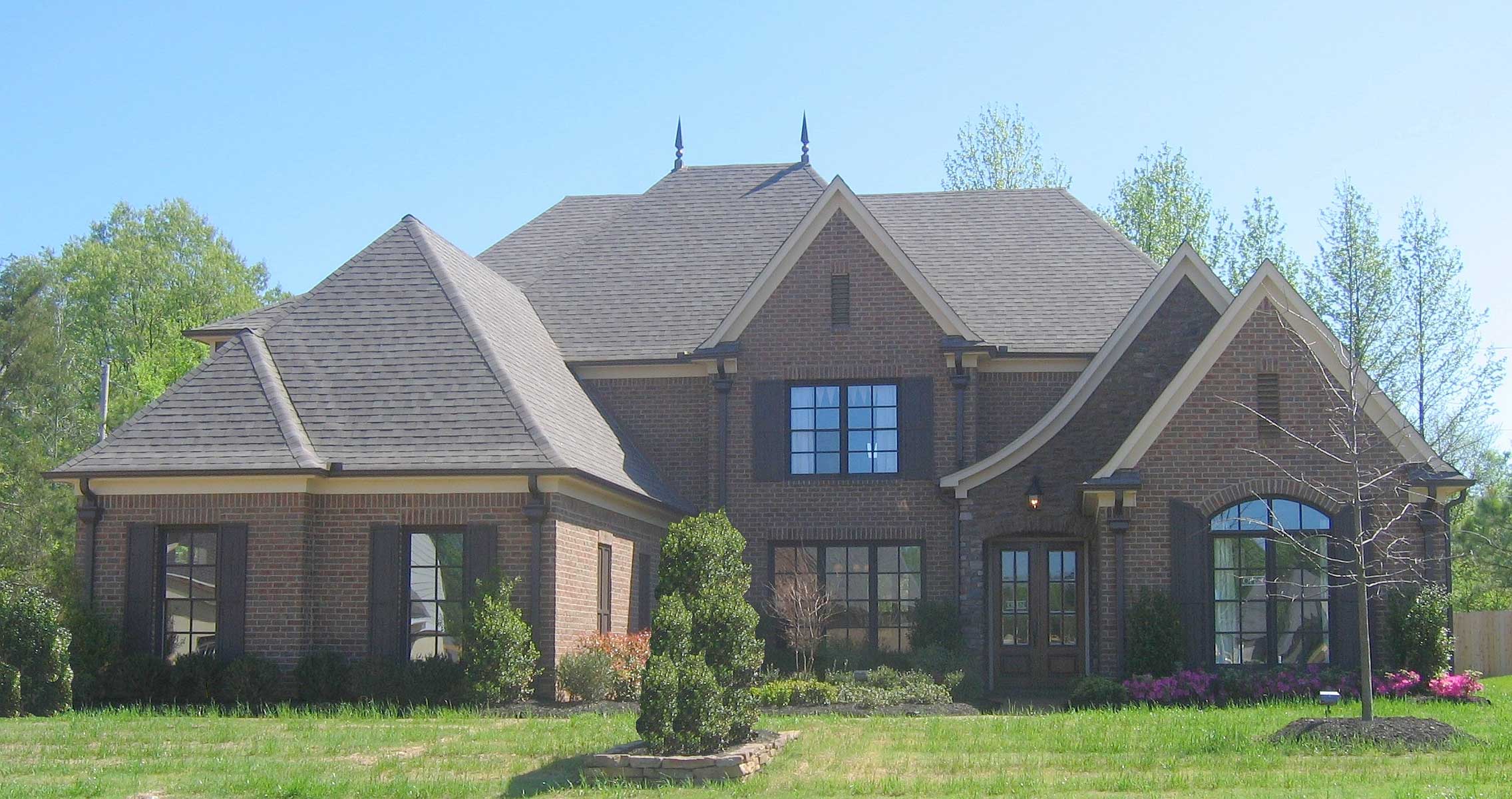 Front view of Country home (ThePlanCollection: House Plan #170-1656)