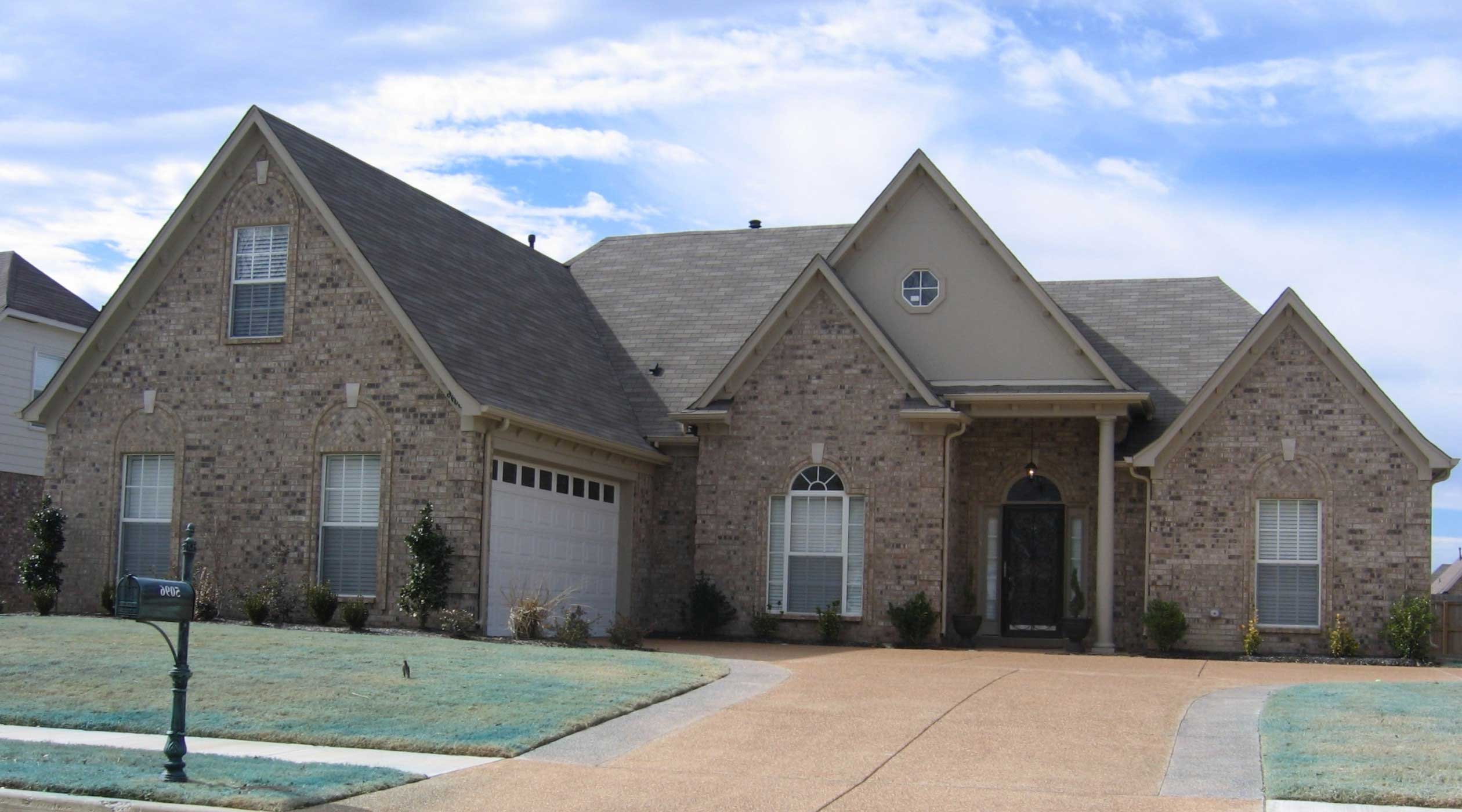 Front view of Ranch home (ThePlanCollection: House Plan #170-1770)