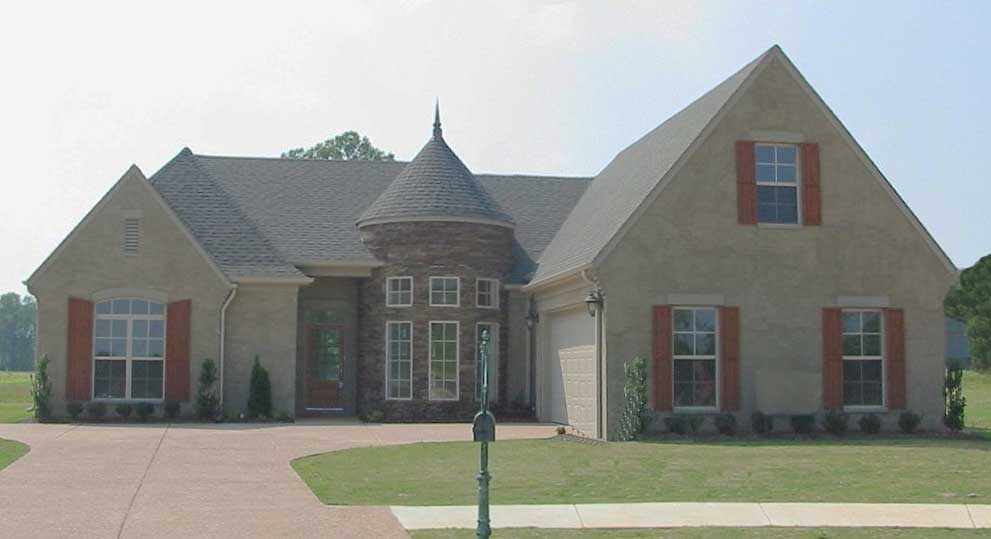 Front view of Cape Cod home (ThePlanCollection: House Plan #170-1819)