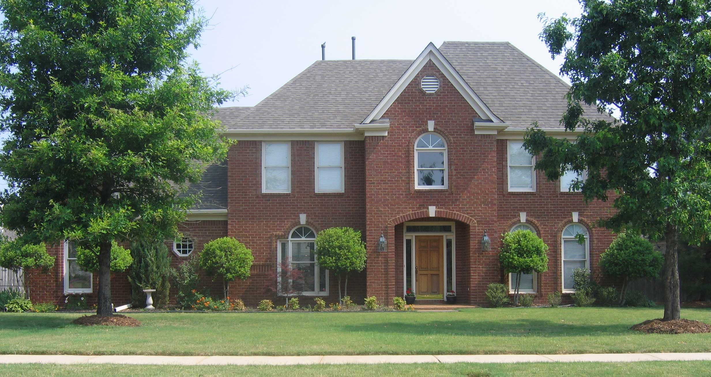 Front view of Traditional home (ThePlanCollection: House Plan #170-1845)