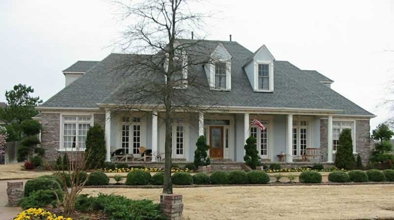 Front view of Country home (ThePlanCollection: House Plan #170-2038)
