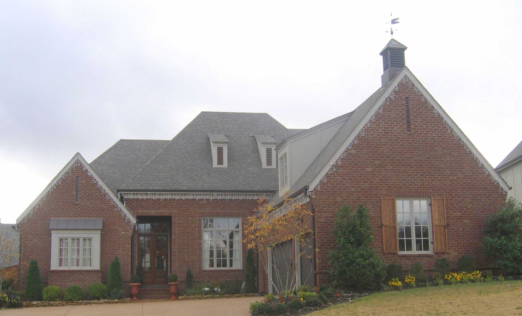 Front view of Cape Cod home (ThePlanCollection: House Plan #170-2579)