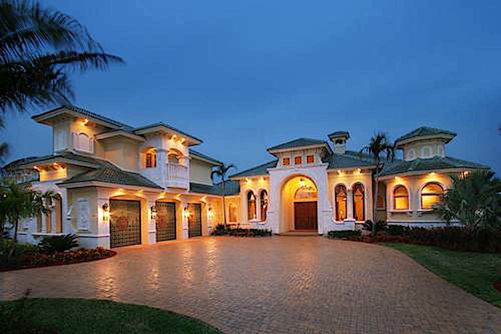Front elevation of Coastal home (ThePlanCollection: House Plan #175-1064)
