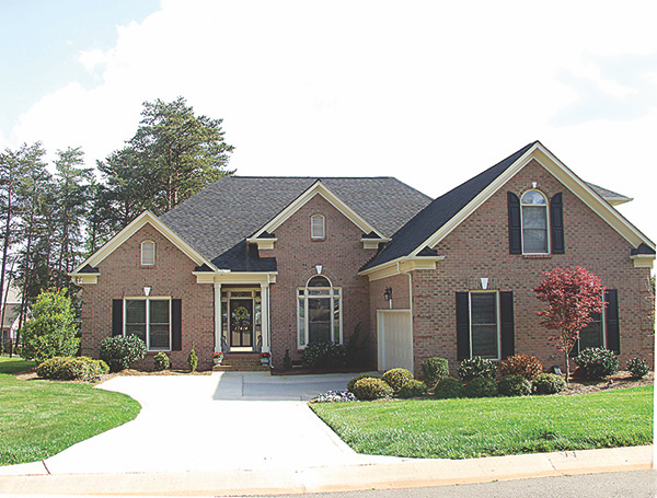 Front elevation of Traditional home (ThePlanCollection: House Plan #180-1006)
