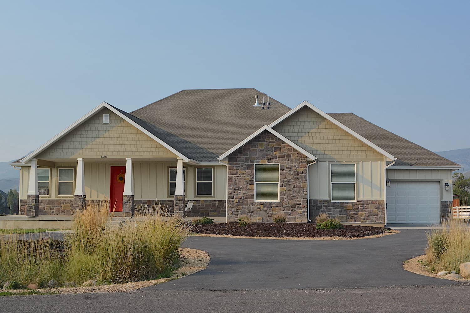 Craftsman home (ThePlanCollection: Plan #187-1003)
